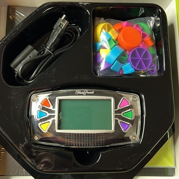 Trivial Pursuit Digital Choice Board Game - Picture 2 of 3